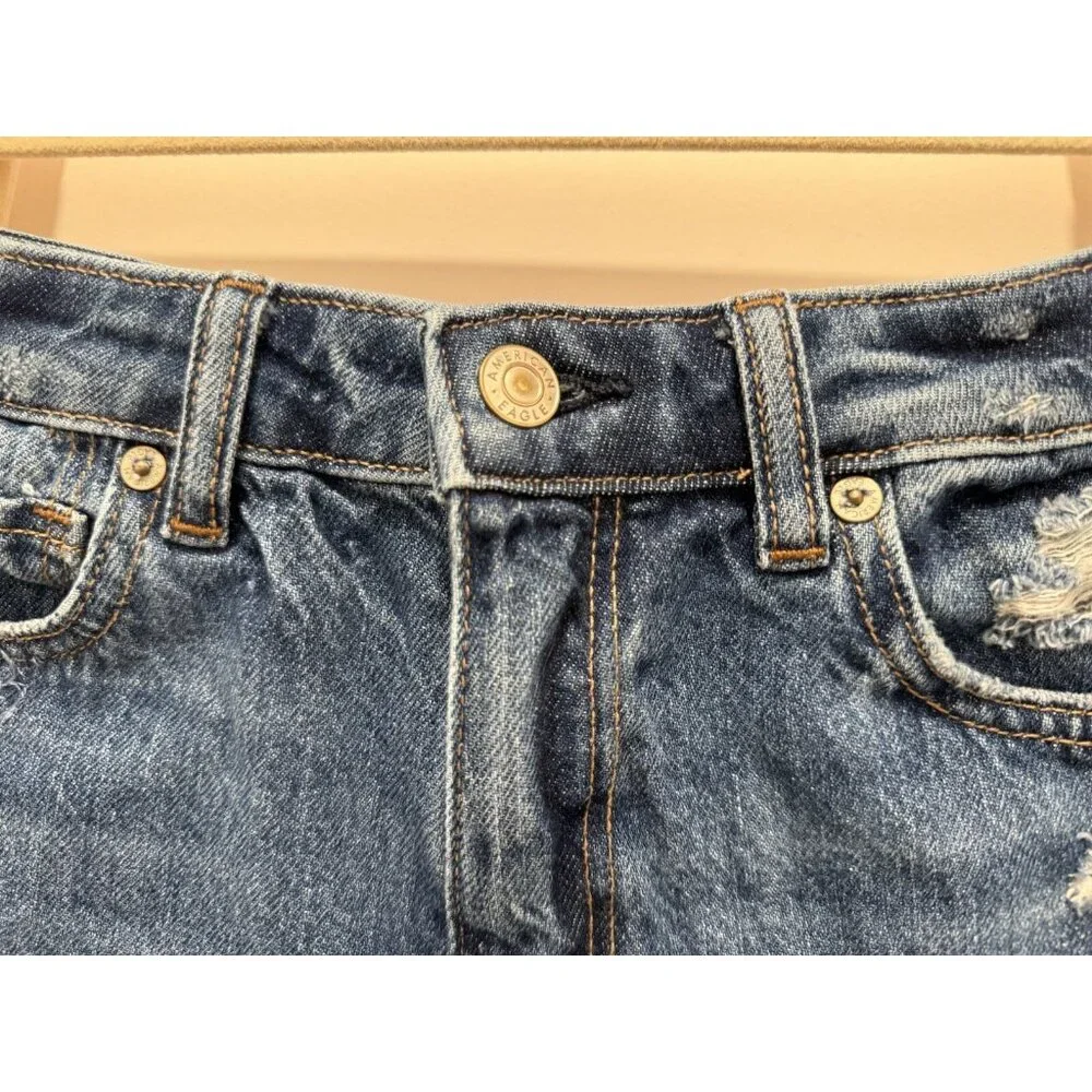 American Eagle Mom Short Size 4 Ripped Comfort Stretch Waistband Med Wash - Picture 2 of 9